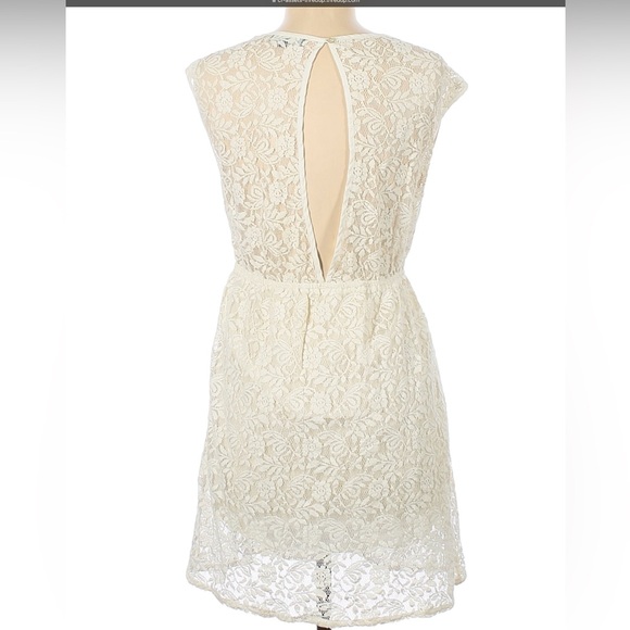 Stunning Designer Brand Ivory Lace Cocktail Dress in Size Medium - Picture 2 of 2